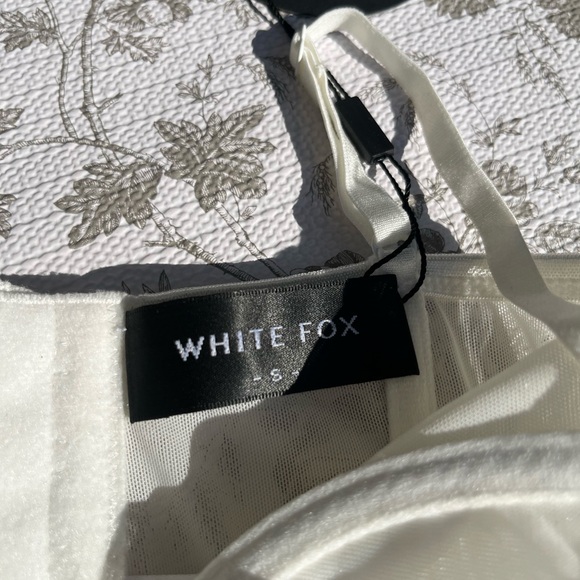 White fox white lace corset size small - Picture 5 of 6